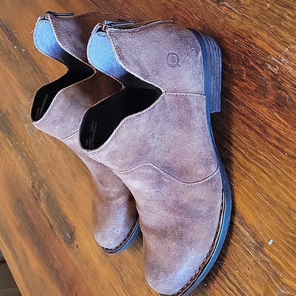 Born "Kerri" Distressed Suede Women's Bootie Brown Leather Shoes Size 7.5 - Picture 3 of 17